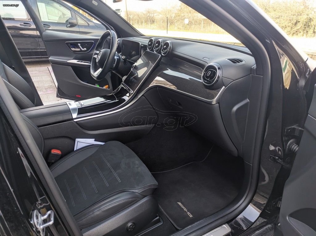 Mercedes-Benz GLC Coupe '24 AMG Line 300 de 4Matic Coupe14