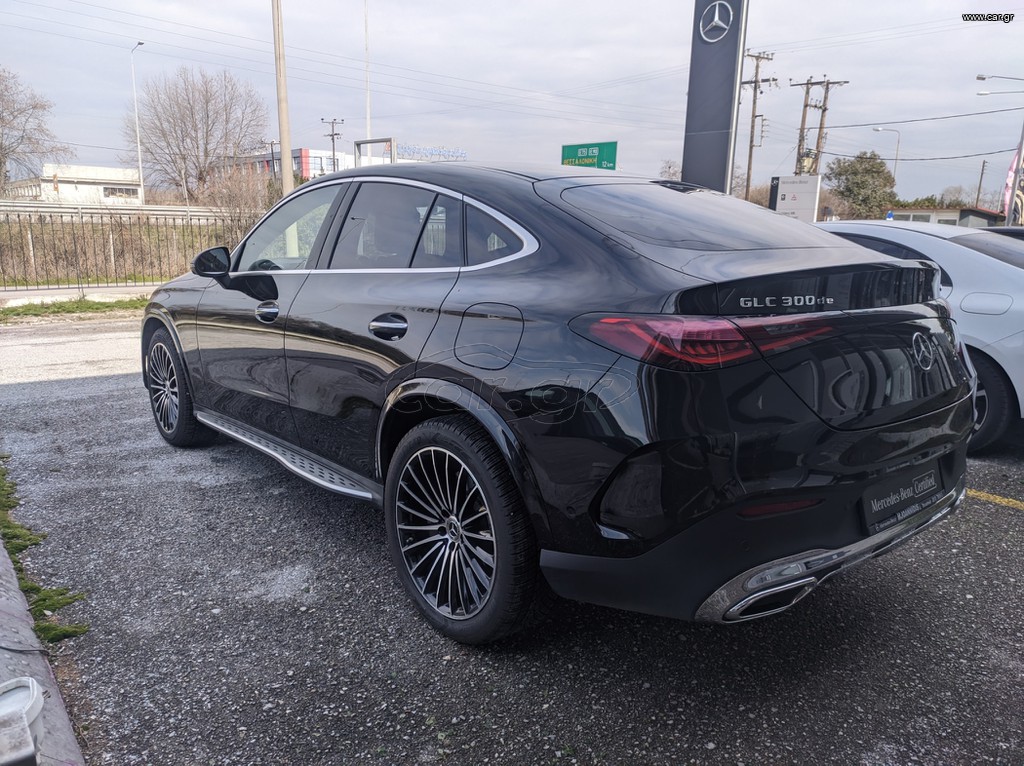 Mercedes-Benz GLC Coupe '24 AMG Line 300 de 4Matic Coupe8